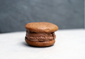 Gingerbread cookie sandwich